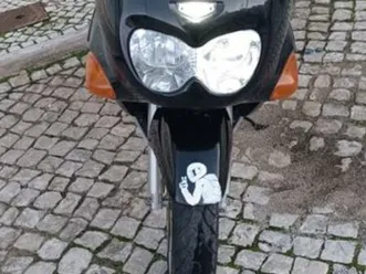 gsx750f , pouco rodada, pneus novos corroios