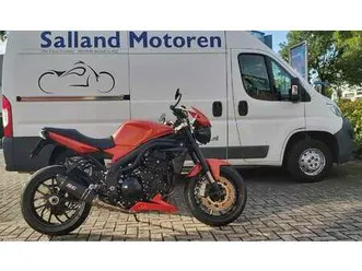 triumph speed triple 1050 oranje
