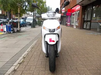 peugeot, tweet, 2022, 125 (cc)