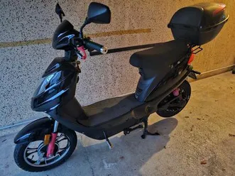 e-roller 45 km/h, neuwertig, garantie! erst 455 km,li-accu; 3 ps