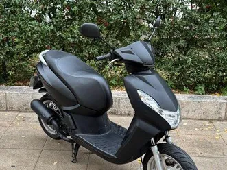 peugeot kisbee 2t - 2017 - 8000 km - noir
