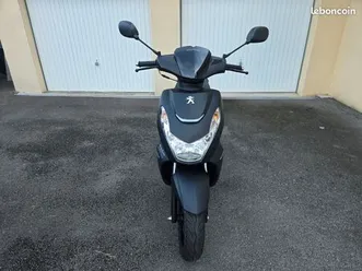 scooter peujeot kisbee black édition