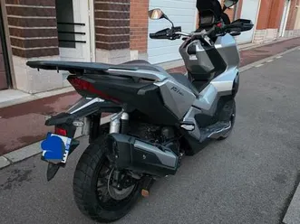 ② honda adv 350 neuf top case