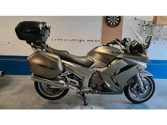 ② yamaha fjr 1300 2006