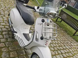 ② vespa sprint 125iè abs sport.slechts 2500 kms.bj 08-2015.