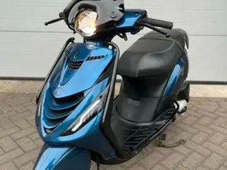 piaggio zip 4 takt 50cc metallic blue 1250 km nieuwstaat — scooters | piaggio — marktplaats