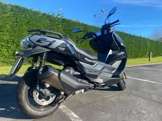 bmw - c400gt triple black