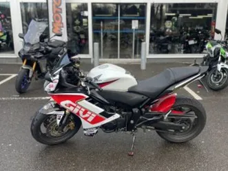 honda cbr 600 f 2011 600 cm3 | moto sportive | 42 077 km | blanc | 59240 dunkerque