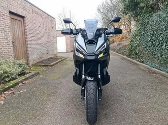 ② honda xadv 750 van 2024 zo goed als nieuw