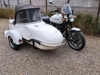 ② side car triumph avec panier wastonian monaco