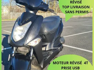 kymco agility 50 cc 4t / ct ok ideal premier scooter ou livraison refait a neuf révisé sans permis avec usb + support téléphone + alarme + gants en cadeau léger
