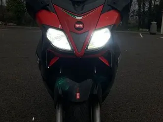 aprilia sr max 125 – 2012 – très bon état – moteur 22 000 km
