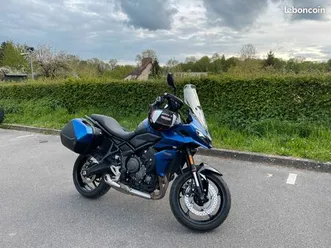 moto tiger sport 660 triumph bleu