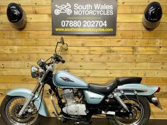 suzuki marauder gz 125 / 2002 model / only 3155 miles!