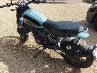 ② ducati scrambler 803 cc