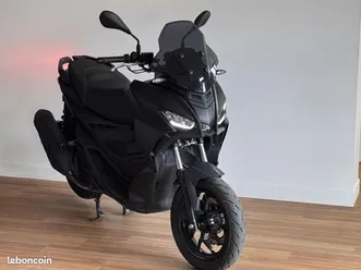 aprilia sr gt 125 black edition / ecran tft / entretien aprillia / idéal formation 125 cc-