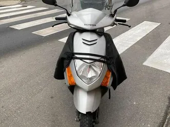 ② moto honda lead 100 cc