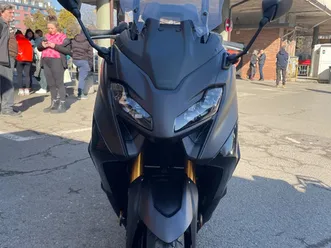 yamaha t-max tech max →