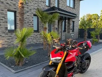 ducati streetfighter v4s