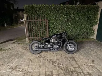triumph bonneville bobber black
