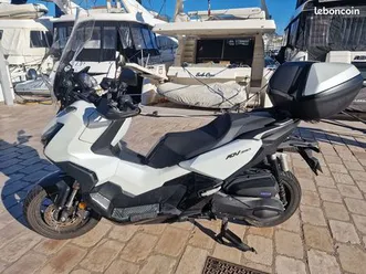 scooter honda adv 350 (encore sous garantie)