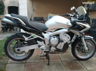 moto yamaha fzr 600