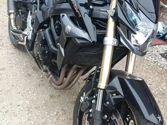 suzuki gsr 750