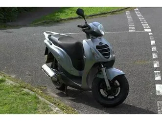 2010 honda pes 125 silver