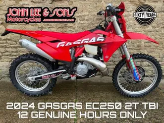 gas gas ec250 2t enduro bike, 2024 model, road registered, 12 hours, immaculate