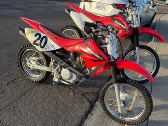 crf150 and crf80 daddy and son/daughter honda dirt bikes