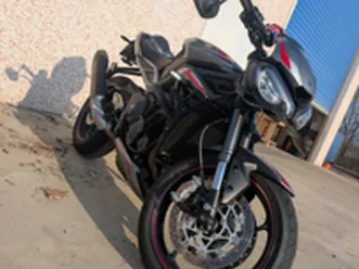 triumph street triple rs