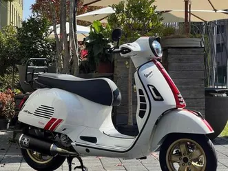 vespa gts 300 super racing sixties