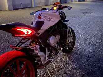 mv agusta dragster 800 anno 2014 rosso