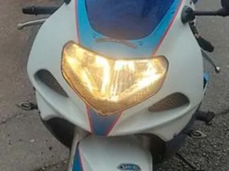 suzuki - gsx 600 r