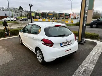 ② peugeot 208 en bon état !