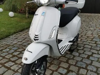 ② vespa primavera elettrica 45 km/u.amper 1000 kms klasse b.