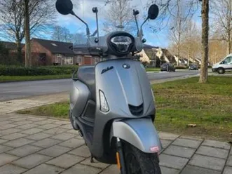 kymco new like - 01-2025 - gele kenteken - 5658 km — scooters | kymco — marktplaats