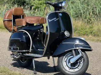 ② magnifique vespa sprint 150 cc noire