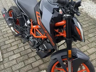 ktm duke 125 mit akrapovic auspuff und kurzheck