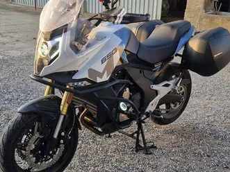 cfmoto 650 mt bianco