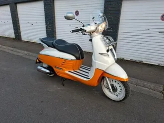 ② vespa 125 ( peugeot django 125 cc 4000km)