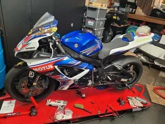② suzuki gsx-r750 2007 circuit