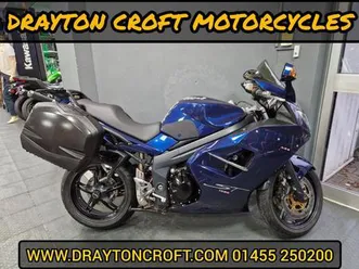 triumph sprint st 1050 (abs) 1050 cc