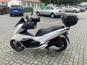 vendo pcx125 cc 2019toda revisada.vai de brinde o baú km: 97.100v darque