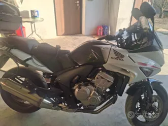 moto da strada ben tenuta gomme nuove freni nuovi