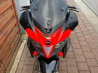 ② aprilia sr max 300