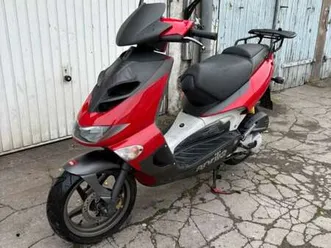 50 schwarz/rot moped roller