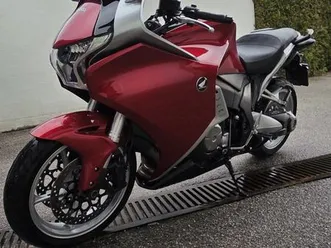 honda vfr 1200 f 1200 cm3, 2011 god.