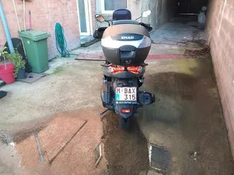 ② yamaha nmax 125 cc