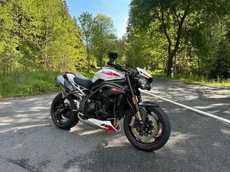 triumph speed triple 1050 rs